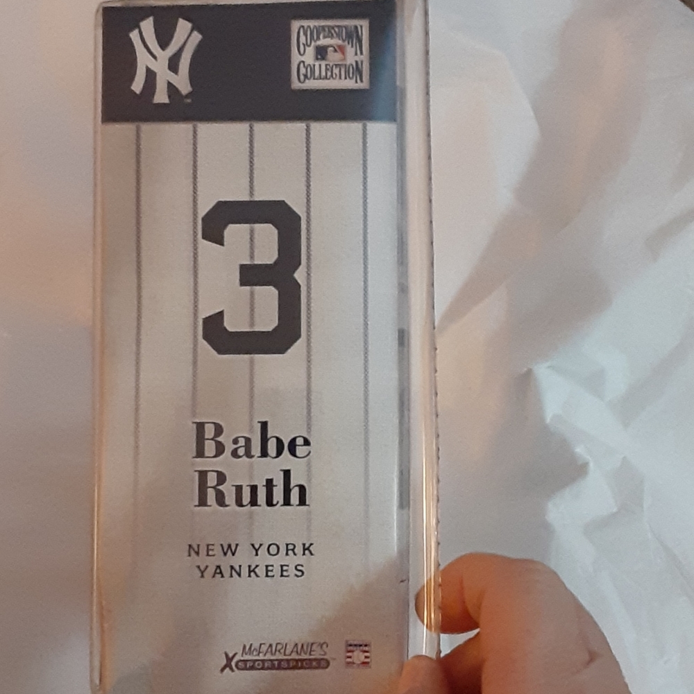 Babe Ruth statue #3 - Picture 2 of 8